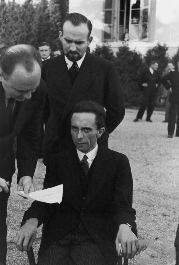 joseph goebbels frowning Good Vibes Only